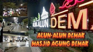 Indahnya Masjid agung Demak dan alun-alun Demak dimalam hari.