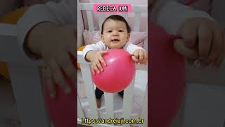 REBECA IUMI brincando com seu primeiro balão (bexiga rosa) - Parte 1