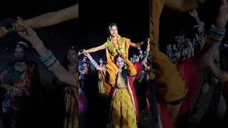 नवरी मैत्रिणीला सगळ्यांनी नाचवला #shorts #short #dance #girlsdance #bride #wedding #adivasi #pushpa