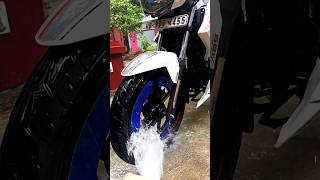 Save Money 🤩 Water💦 Wash 🤑 #bikelover #shorts #apache #trending #ytviralshorts #new #whatsappstatus