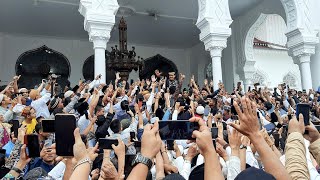 Anies Baswedan Dielu-elukan Ratusan Warga Aceh Usai Salat Jumat di Masjid Raya Baiturrahman