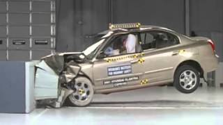 Crash Test2001 Hyundai Elantra moderate overlap test