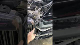 Rolls-Royce Cullinan снятие переднего бампера . Rolls Royce Cullinan front bumper removal