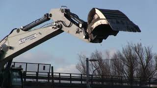 Liebherr R 956 Litronic Excavator loading Volvo Dumptruck