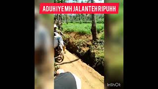 jalan menuju gunung karikil sangat kecil banget guyss berbahaya bila d coba