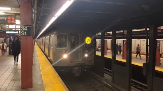 NYC Subway - Weekend W Train Arriving and Departing at Herald Square