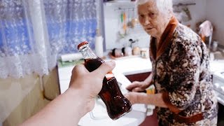 Моя бабушка впервые попробовала Coca-Cola