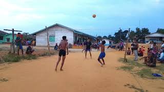 Set ke 2 volly plastik 2 lawan 2. Rius Gea dan Desta VS Ori dan Buyu