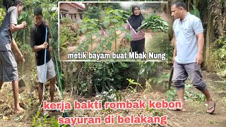 Kerja bakti Rombak kebon sayuran di belakang  sebelum berangkat rewang kerumah Mbak Nung