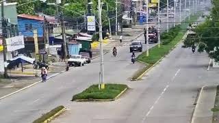 Acidente gravíssimo registrado pela câmera de uma avenida.