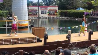 NEW LEGO friends harbour show, first public performance! - Legoland windsor Heartlake city