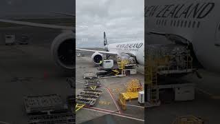 Luggage loading in Air NewZealand #airnewzealand #auckland #flight