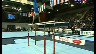 Parallel bars - Diamidov 270 and hop to handstand one rail (D)