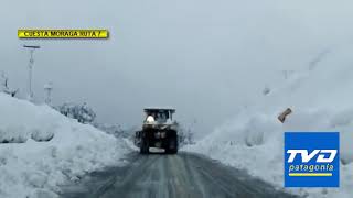 Cuesta Moraga Ruta 7 tras intensas nevadas complican los trabajos con maquinaria pesada de Vialidad.