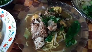 Masak sup tulang makan dengan mee dan kuey teow