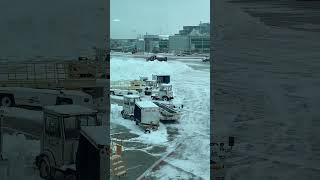 Airport snow clearing YYZ