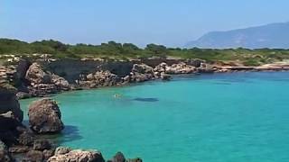 il mare di pianosa,, con le canoe ai grottoni