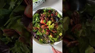 🍓 summer berry salad + sweet avo dressing