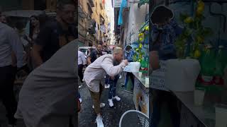 Napoli: hai mai bevuto la limonata a cosce aperte ?