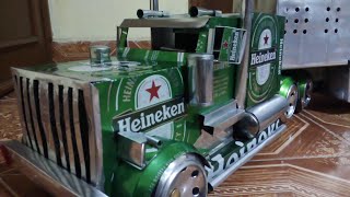 tráiler o tractomula de latas de cerveza