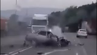 Russia: 2 killed in head-on collision on the Krasnodar - Novorossiysk highway 125km 20.06.2015