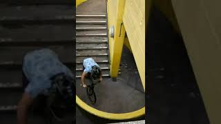 urban freeriding in London #bike #viral #sick #urbanfreeride #stairs #steezy #mtb