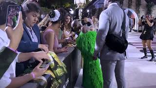 Wicked LA Dorothy Chandler Pavilion Premiere - Cynthia Erivo with her fans (Official video)