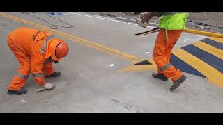 INSTALACIÓN DE TACHAS REFLECTIVAS EN EL PAVIMENTO