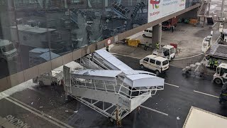 Stair Truck crashes into boarding Bridge at Mumbai International Airport