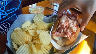 Lobster roll and boiled lobsters in Ogunquit ME