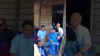 Najib berlakon hadir lawat orang susah