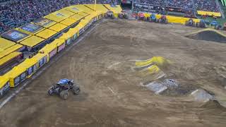 Son-uva Digger LOSES ITS BODY Monster Jam Anaheim, California