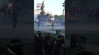 French police and protestors violently clash!