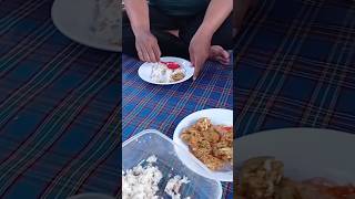 makan nasi goreng di alam Rimba