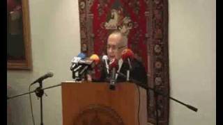 Taner Akçam lectures at Antelias Monday 4 January 2010 - Part 1.flv