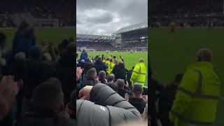 Richarlison loving the win & hands a fan his shirt 👏