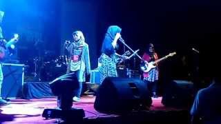 Hijabers Cantik ngeBand " KAMARATIH _ ALL ABOUT THAT BASS "