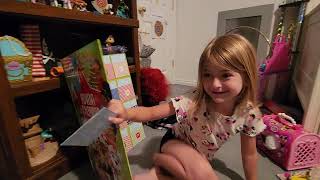 2020 Nickelodeon Storybook  Collection Christmas Advent Calendar Day 1 with Scarlett