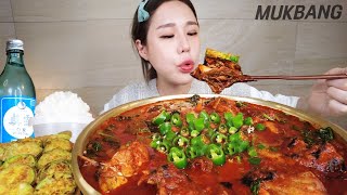 SUB) 땡초 가득 매콤한 메기찜 🔥 흰쌀밥에 호박전 (ft.쏘쥬) 먹방 STEAMED CATFISH WITH PEPPER SEAFOOD REAL SOUND ASMR MUKBANG