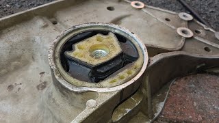 Replacing the lower engine mounts 2.0 TDI bkd a3 at home using jack