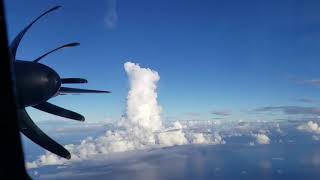 沖縄上空にミッキーマウスのような雲が現れました。