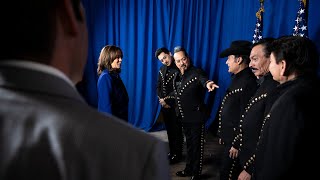 Con Los Tigres del Norte, Kamala Harris visita Arizona días antes de las elecciones