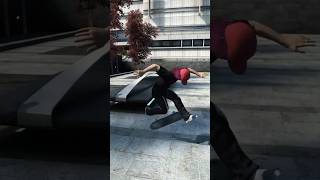 Had me thinking I found a new trick in skate 3 😂