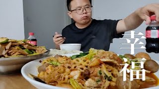 粗茶淡饭，深夜也有人一起聊个家常，这就是幸福