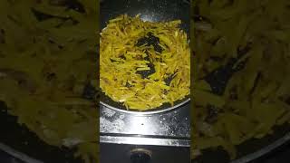 ডিম আলু দিয়ে maggi#shorts#trending#ytshorts#cooking#subscribe