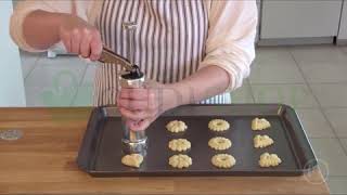 EASY-TO-USE PRO COOKIE MAKER