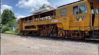 Wah Ada Lokomotif perusahaan Plasser&Theurer Guys!!!!