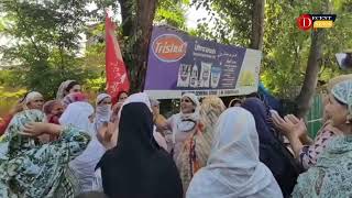 #Kashmiri #women's singing traditional song to welcome Dr. Bashir veeri in bijbehara