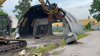 The MB-G600 sorting grapple is handling demolition waste