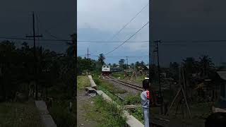 Jaga jarak, Sicepat kereta api Argo Wilis mau lewat !! #shorts #keretaapi #train